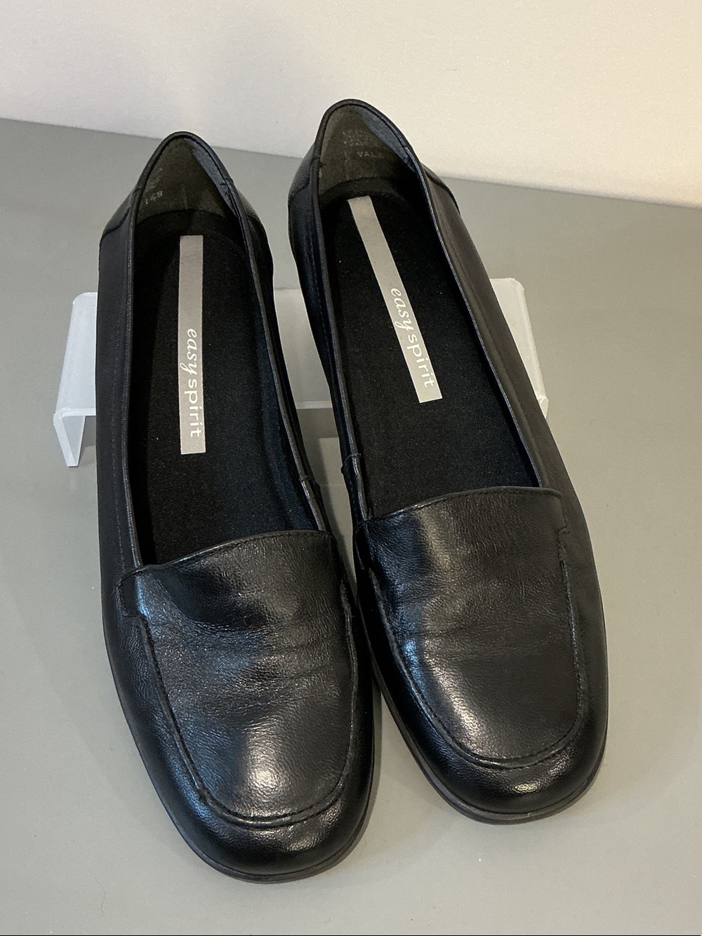 Easy Spirit Vale Black Slip On Loafers Comfort Shoes Leather Moc Toe, size 8.5